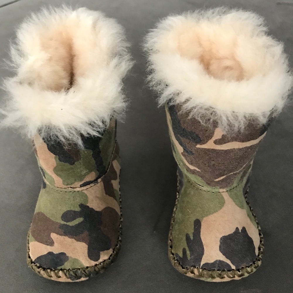 Ugg l Caden Camo Infant bootie fits 0-6 months.